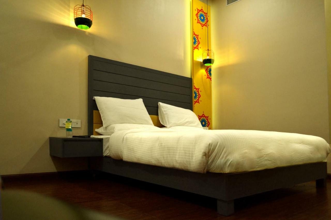 Hotel Asansol International Екстериор снимка