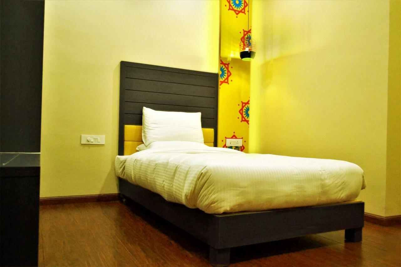 Hotel Asansol International Екстериор снимка